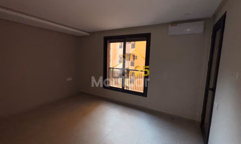 Appartement 2 Chambres à Vendre avec Balcon et Piscine à Guéliz