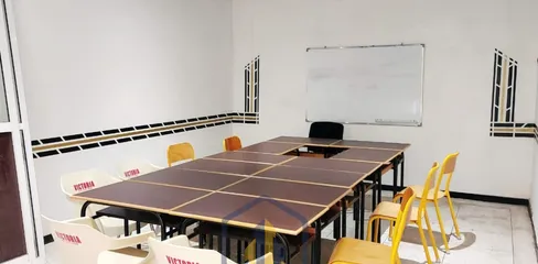 Bureau à louer avec terrasse au premier étage