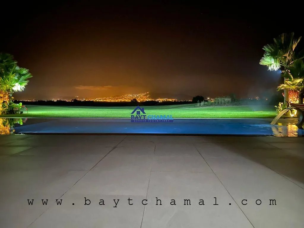 Luxury Villa in Marina Smir: 5 Bedrooms for Sale! - Photo 10