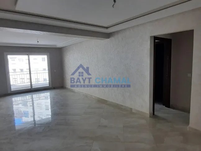 شقة للإيجار في طنجة: واسعة 150م²، 3 غرف نوم - Photo 1