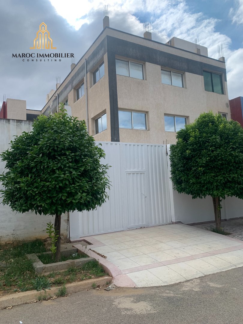 Local commercial à louer avec parking - Photo 1