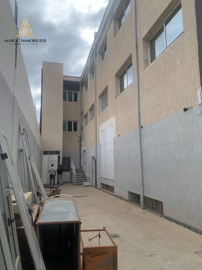 Local commercial à louer avec parking - Photo 4