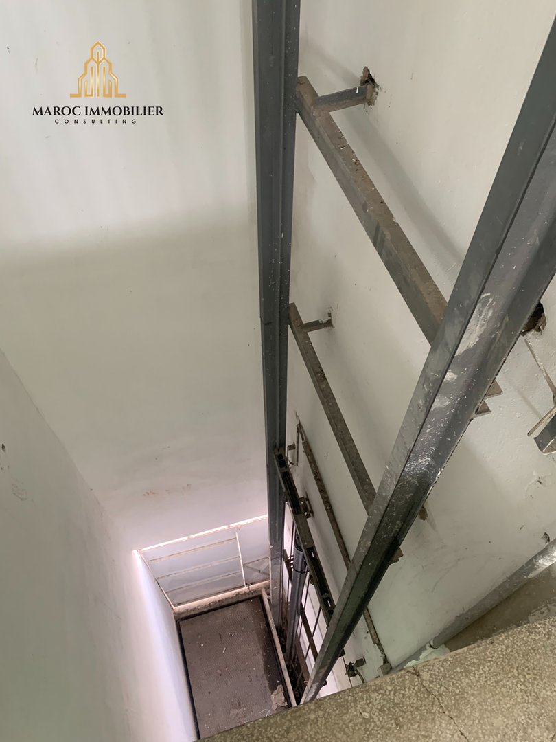 Local commercial à louer avec parking - Photo 2