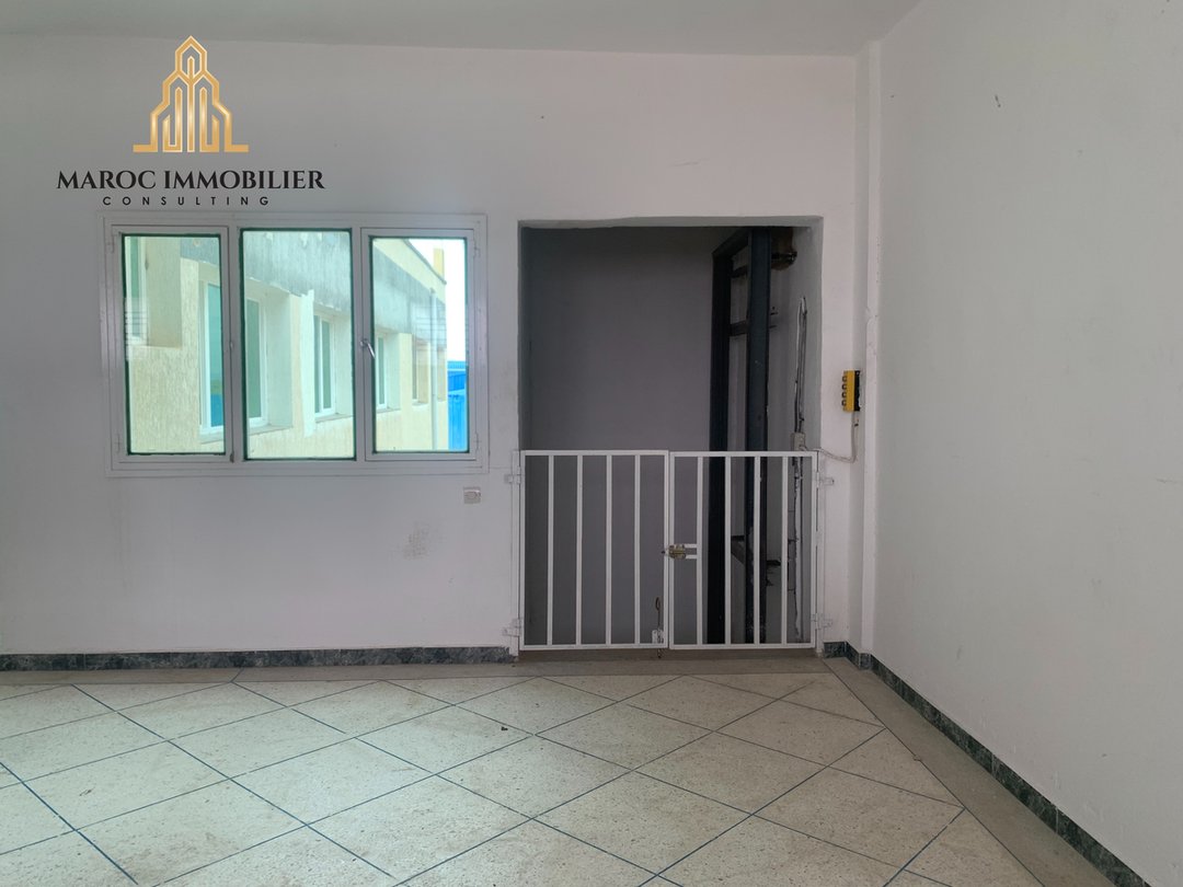 Local commercial à louer avec parking - Photo 3