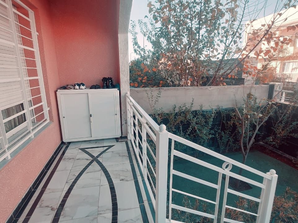 Villa for rent with garden - Photo 11