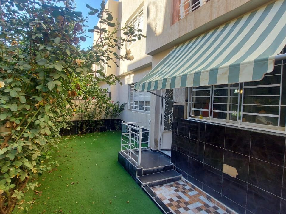 Villa for rent with garden - Photo 1