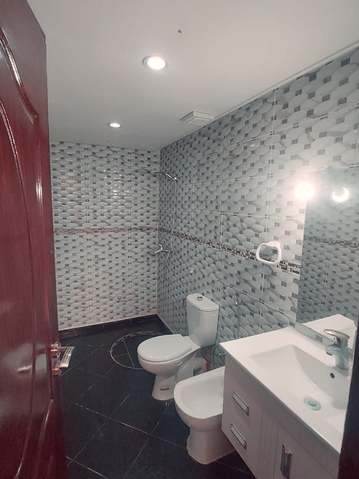 Villa for rent with garden - Photo 5