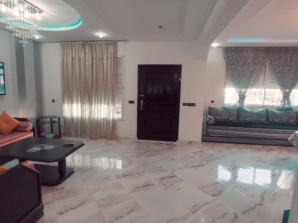 Villa for rent with garden - Photo 10