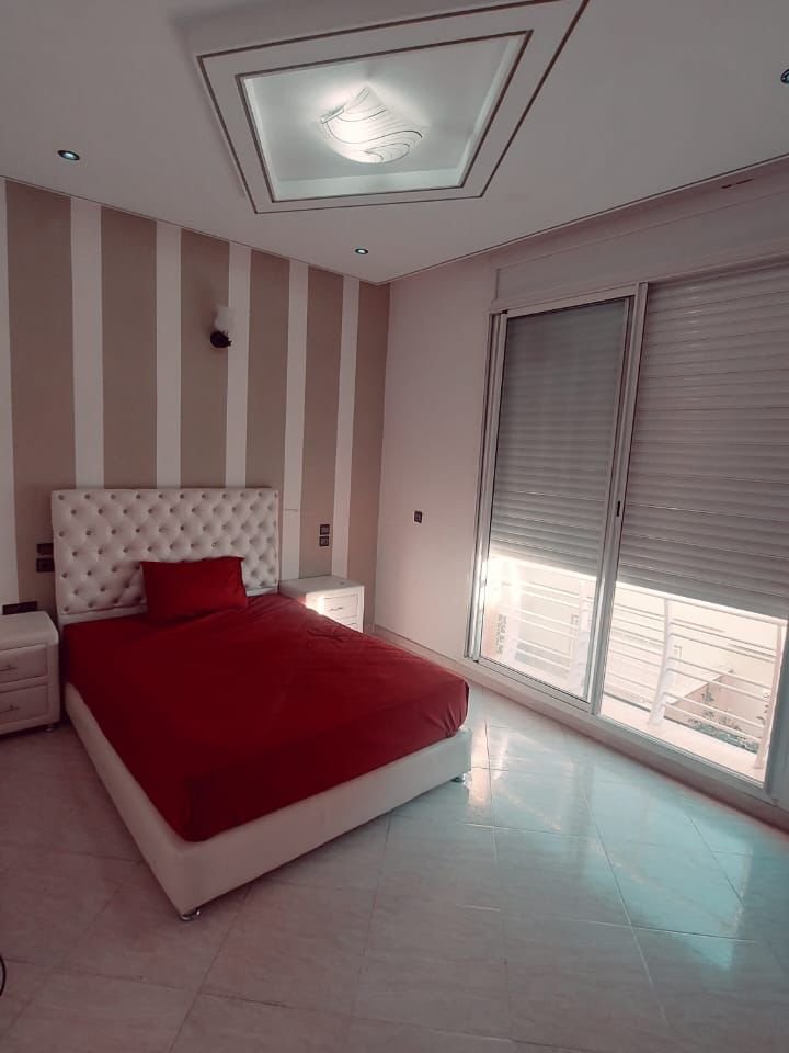 Villa for rent with garden - Photo 8