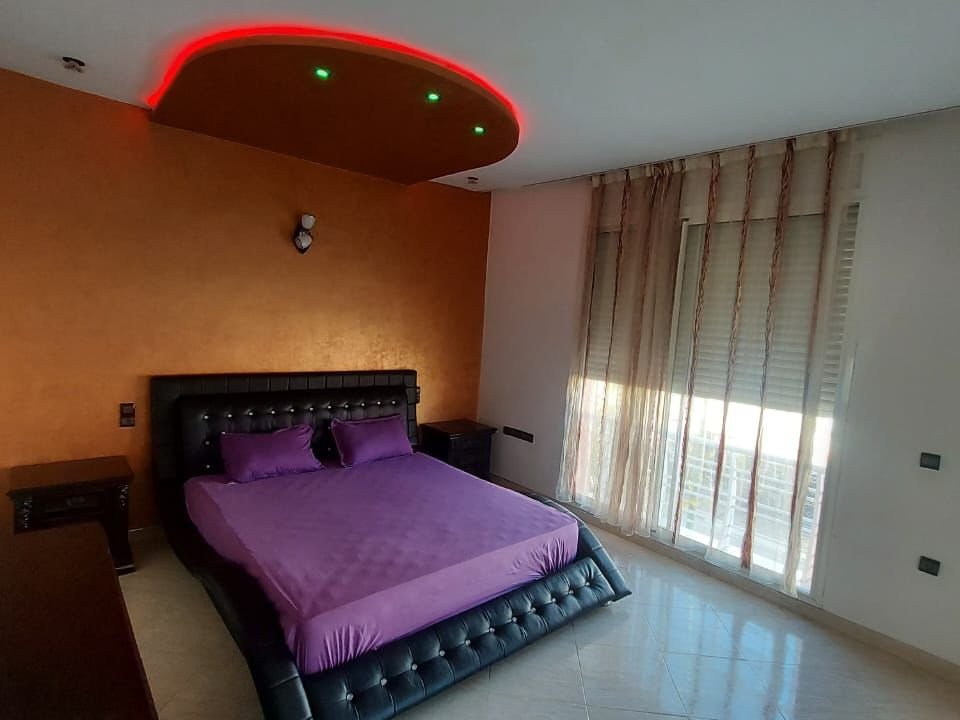 Villa for rent with garden - Photo 3