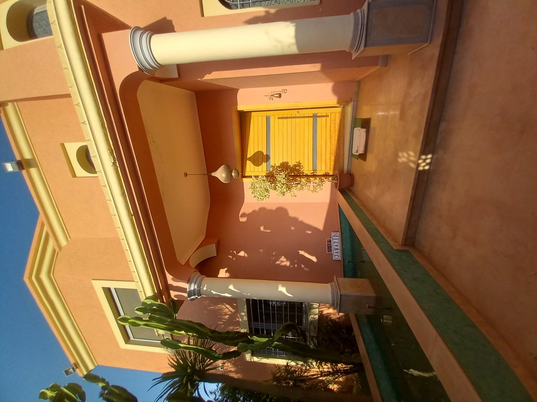 فيلا للبيع مع مسبح - Photo 1