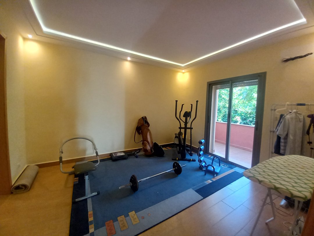 فيلا للبيع مع مسبح - Photo 11