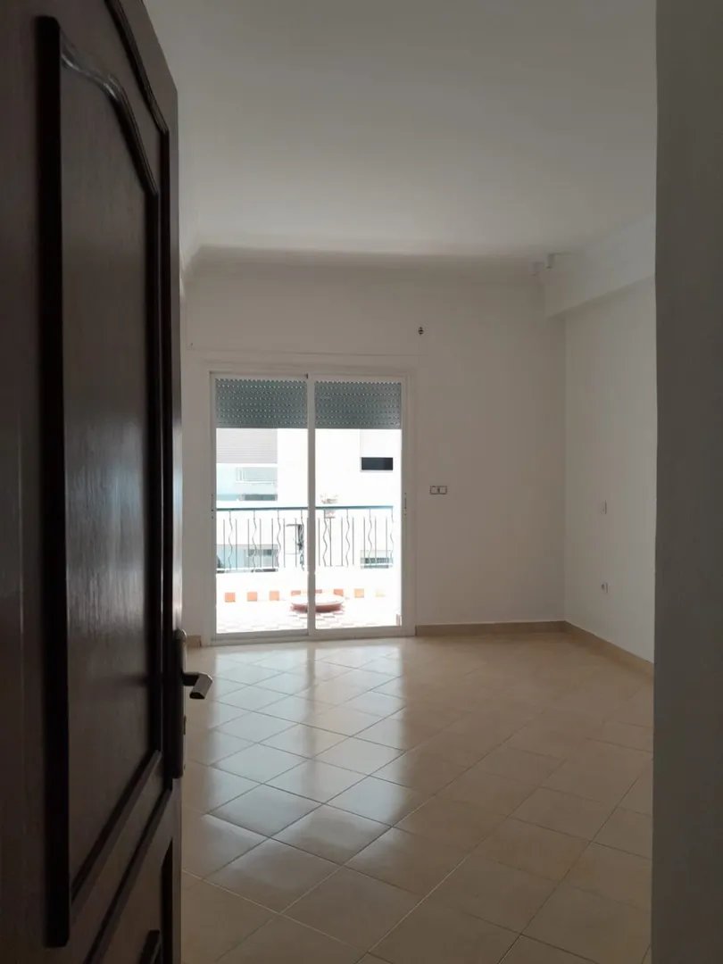 Charmant Appart 3 Ch. à Louer à Tanger - 165m² - Photo 3