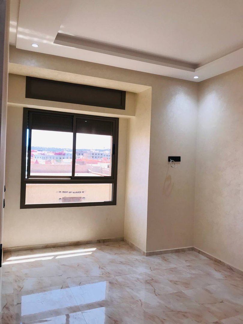 شقة 3 غرف نوم مع شرفة للبيع - Photo 4