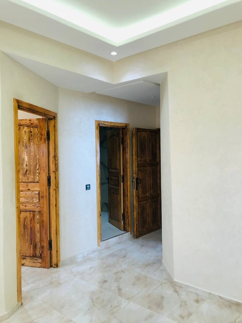 شقة 3 غرف نوم مع شرفة للبيع - Photo 3