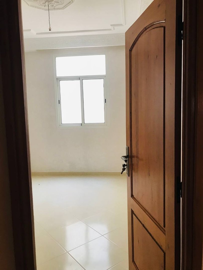 شقة جديدة للبيع مع تراس في الطابق الثاني - Photo 2