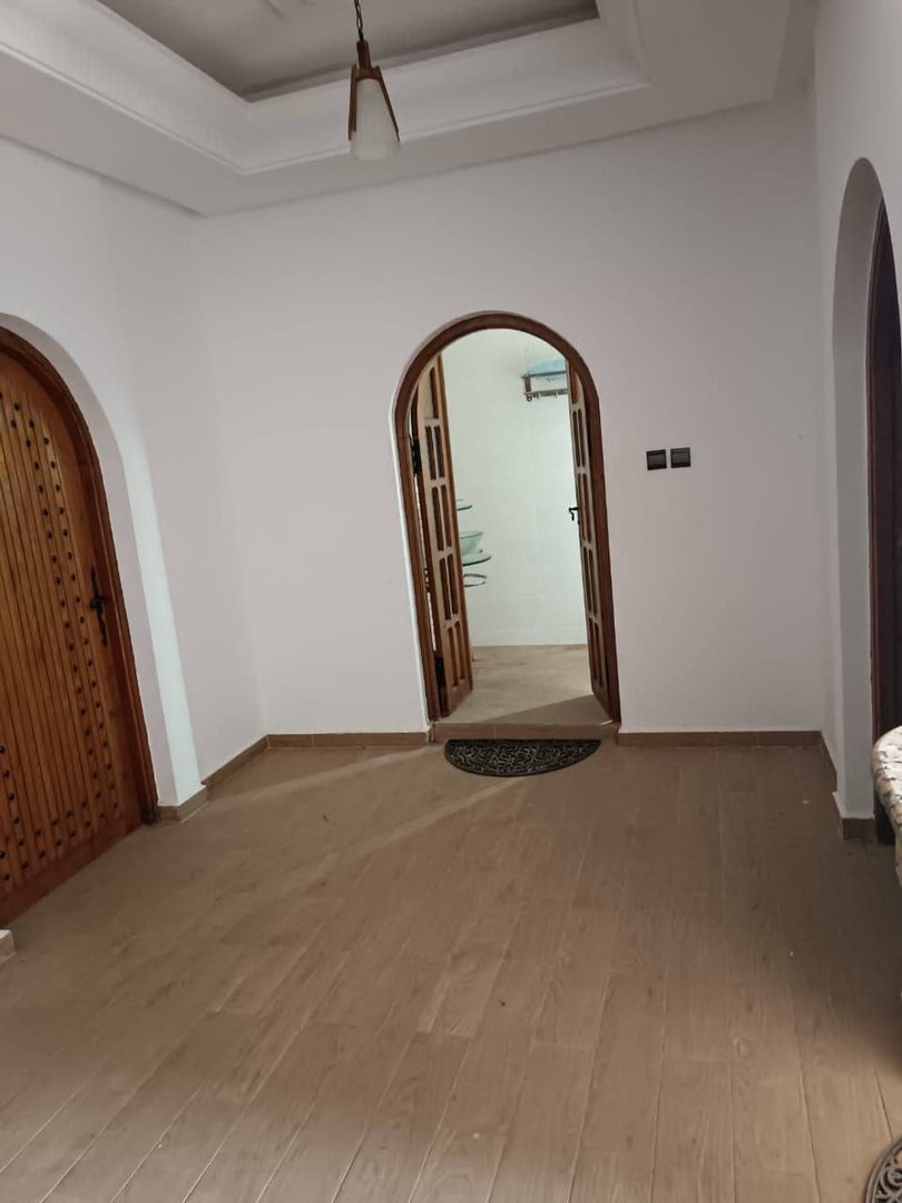 Villa for sale with pool, 3 bedrooms, 2000m². - Photo 3