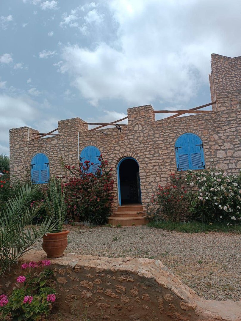 Villa for sale with pool, 3 bedrooms, 2000m². - Photo 5