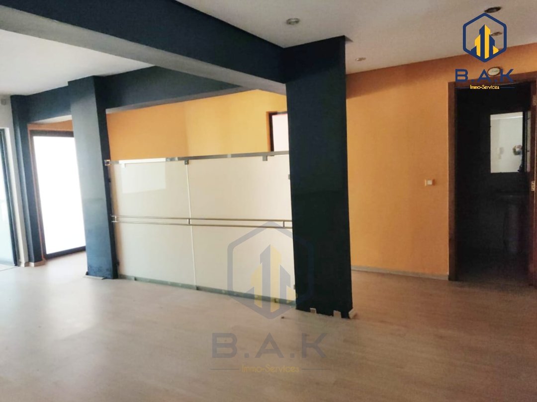 مكتب للإيجار مع تراس في الطابق الأول - Photo 5