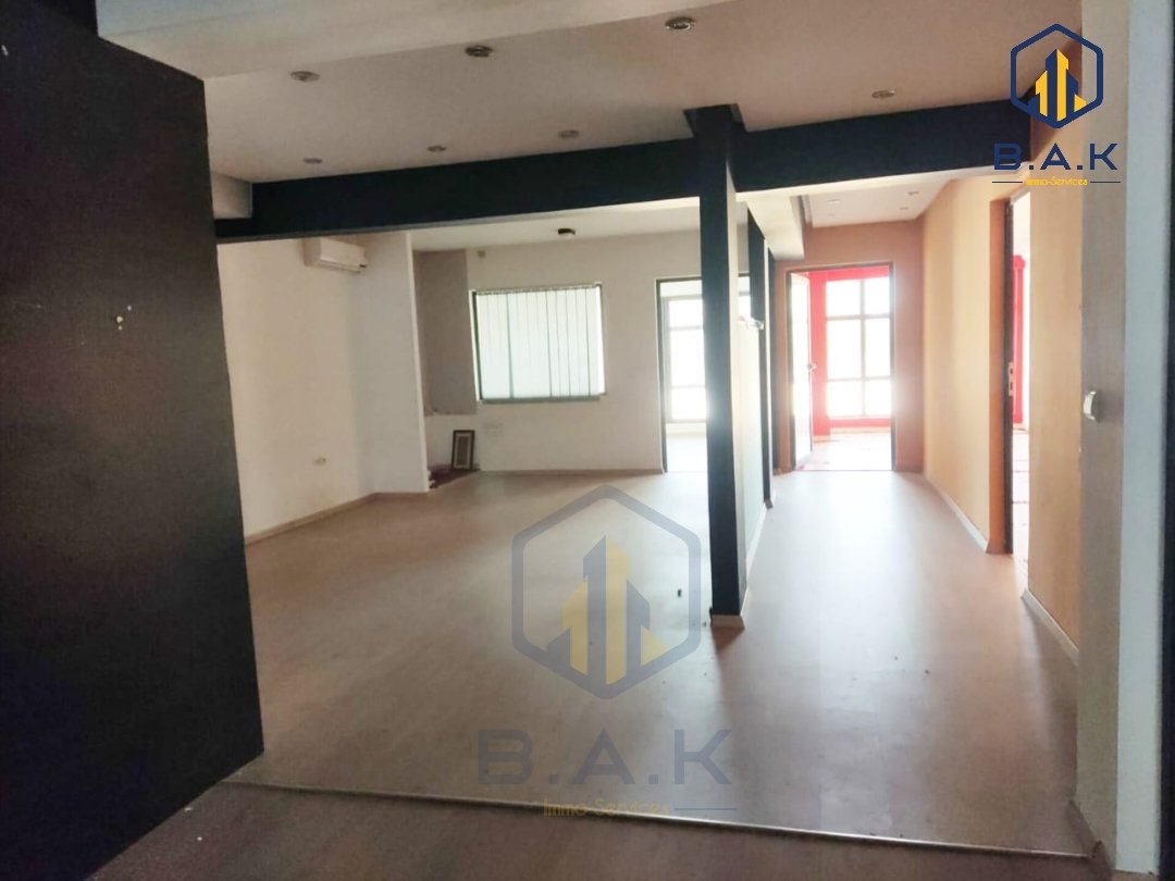 مكتب للإيجار مع تراس في الطابق الأول - Photo 3