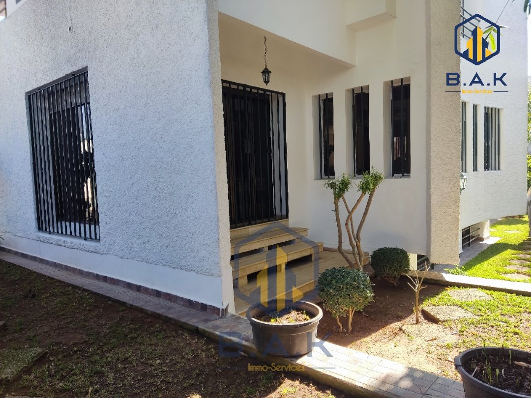 Villa à vendre avec terrasse et deux étages - Photo 5