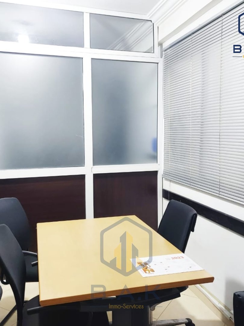 مكتب للإيجار مع تراس في الطابق الأول - Photo 7