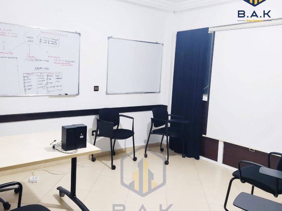 مكتب للإيجار مع تراس في الطابق الأول - Photo 5