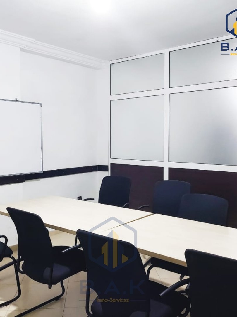 مكتب للإيجار مع تراس في الطابق الأول - Photo 4