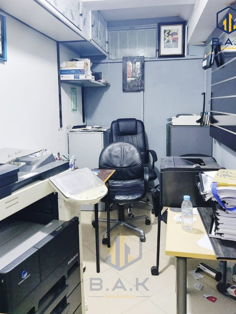 مكتب للإيجار مع تراس في الطابق الأول - Photo 10