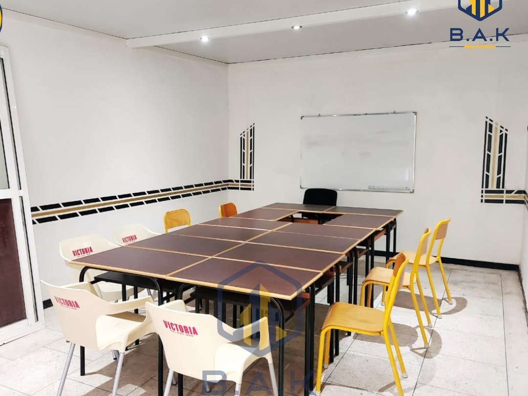 مكتب للإيجار مع تراس في الطابق الأول - Photo 3