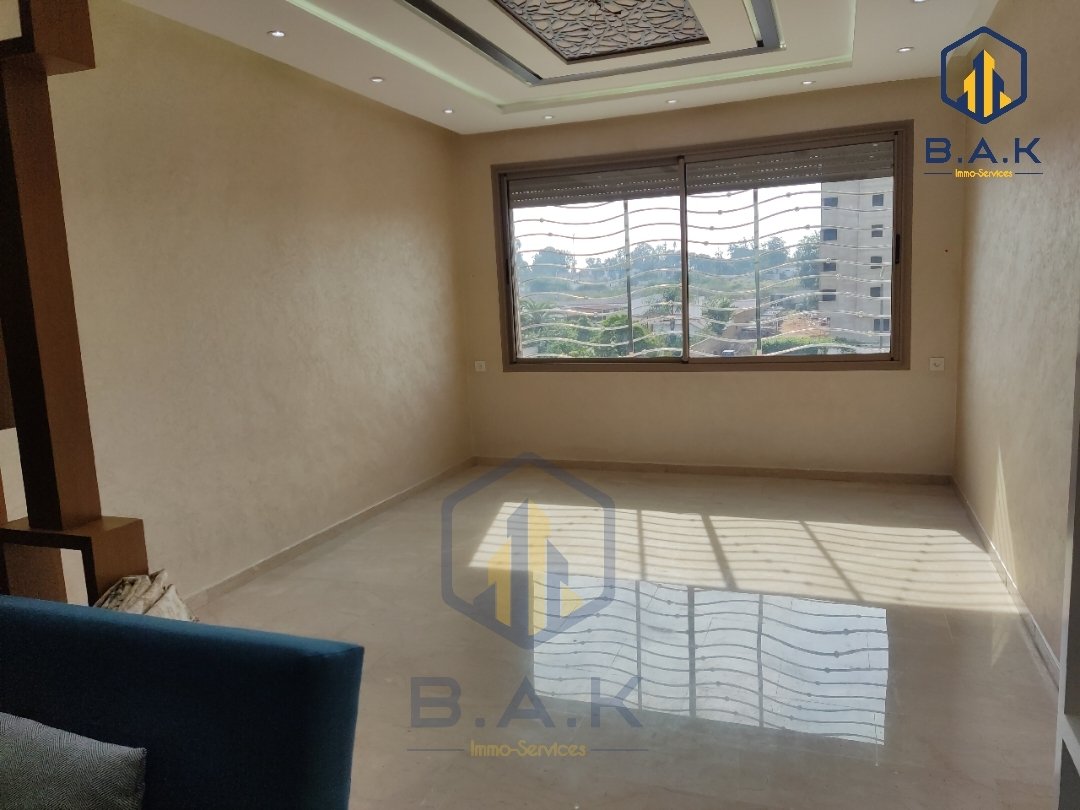 Apartamento en alquiler con balcón en el primer piso - Photo 3