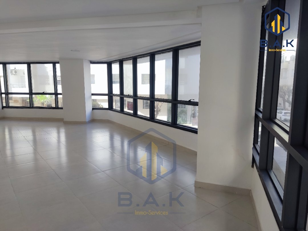 مكتب للإيجار في الطابق الأول - Photo 4