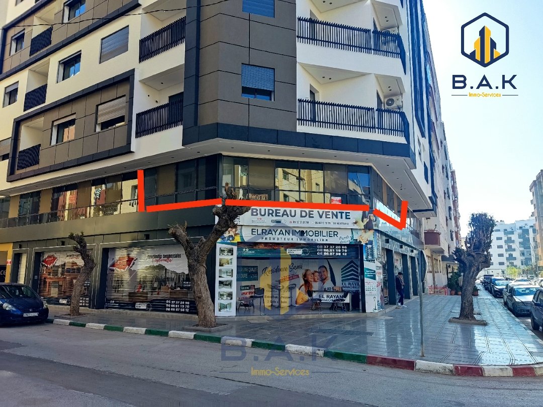 مكتب للإيجار في الطابق الأول - Photo 1