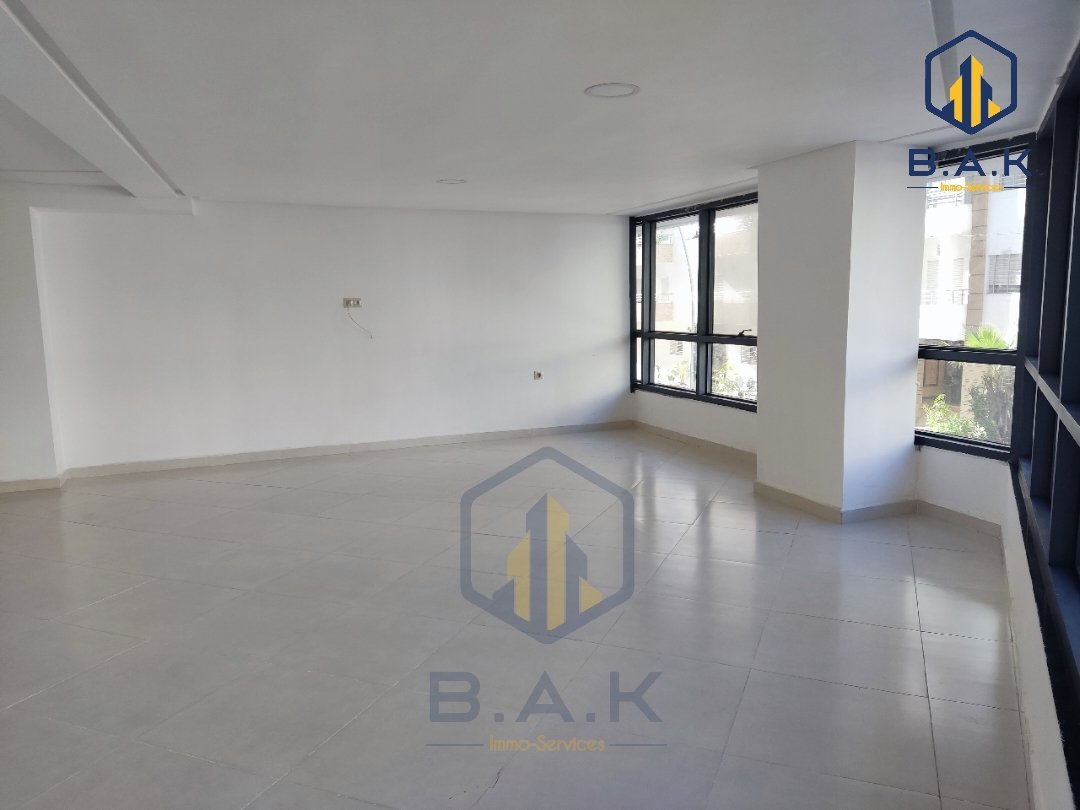 مكتب للإيجار في الطابق الأول - Photo 5