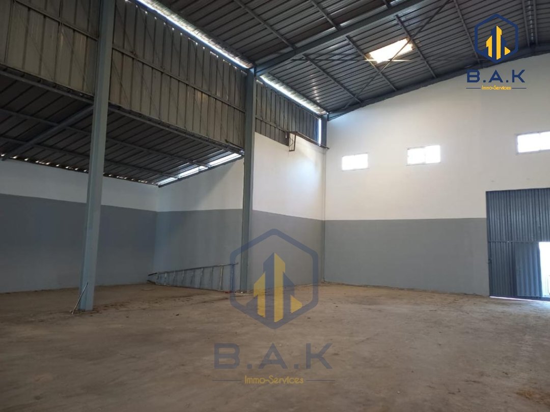 Local Industrial en venta con parking - Photo 9
