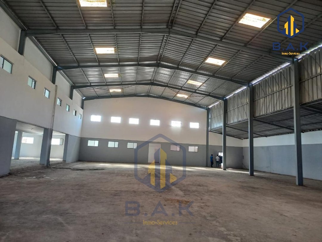 Local Industrial en venta con parking - Photo 5