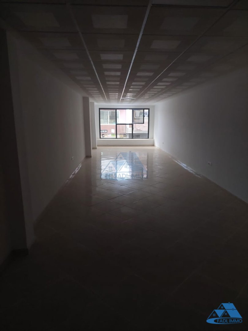 Oficina nueva en alquiler en el primer piso - Photo 2