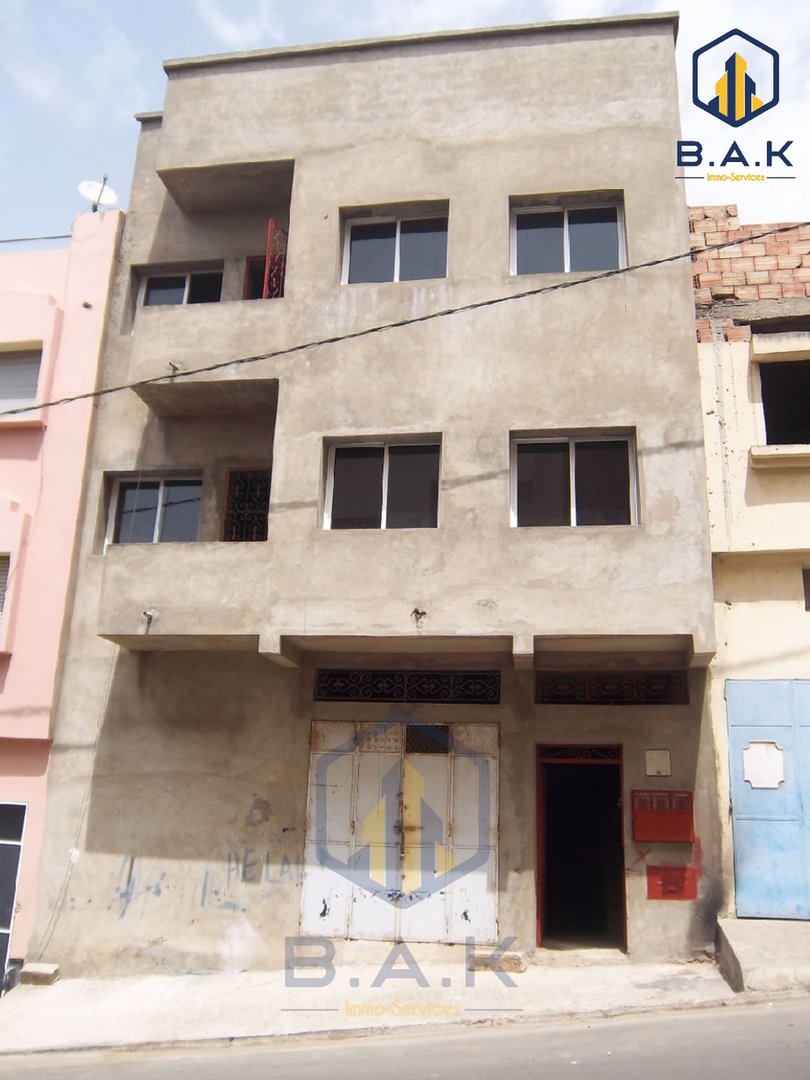 Casa en venta con terraza y dos pisos - Photo 1