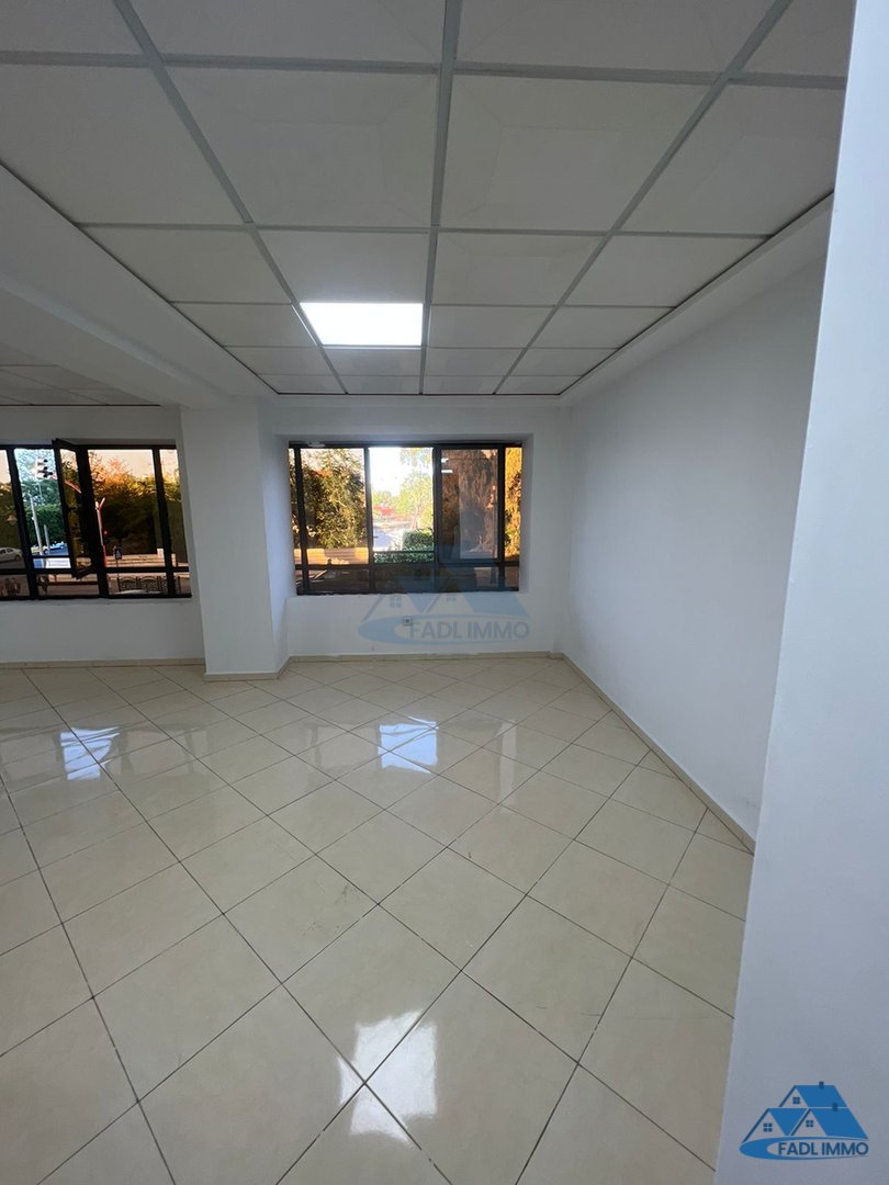 Bureau à vendre au premier étage - Photo 7