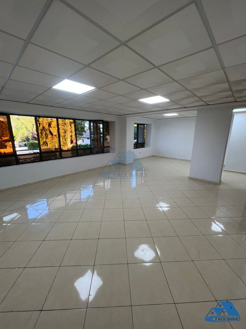 Bureau à vendre au premier étage - Photo 4