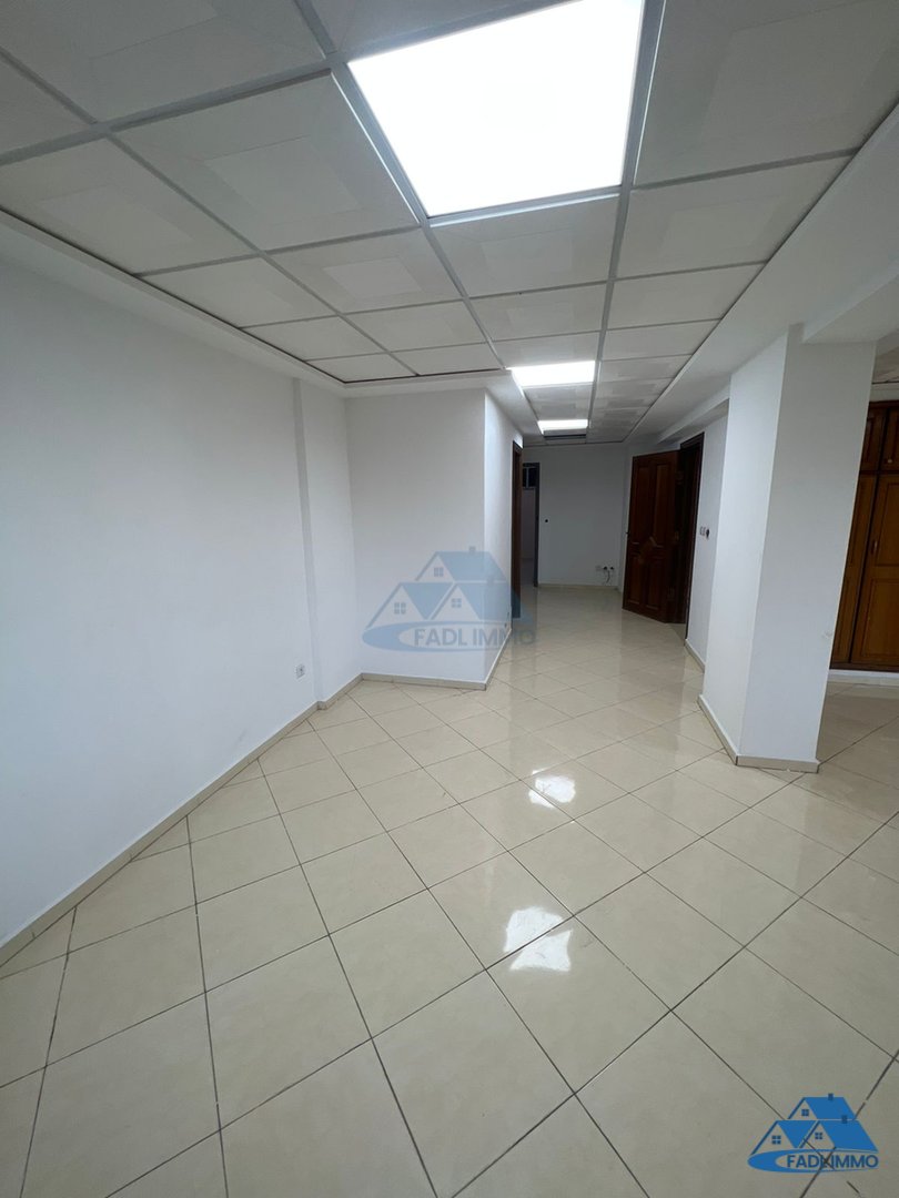 Bureau à vendre au premier étage - Photo 5