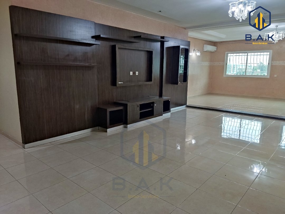 Apartamento en venta con terraza - Photo 2