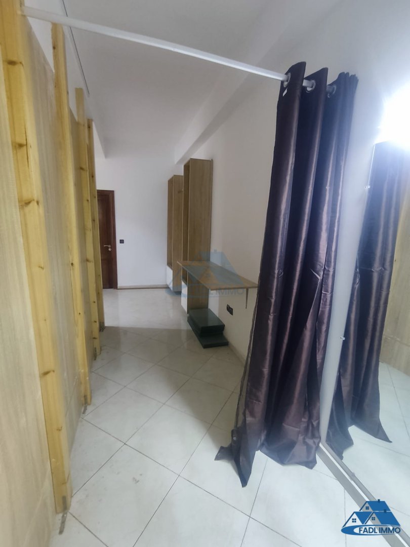 Bureau à louer avec terrasse au premier étage - Photo 14