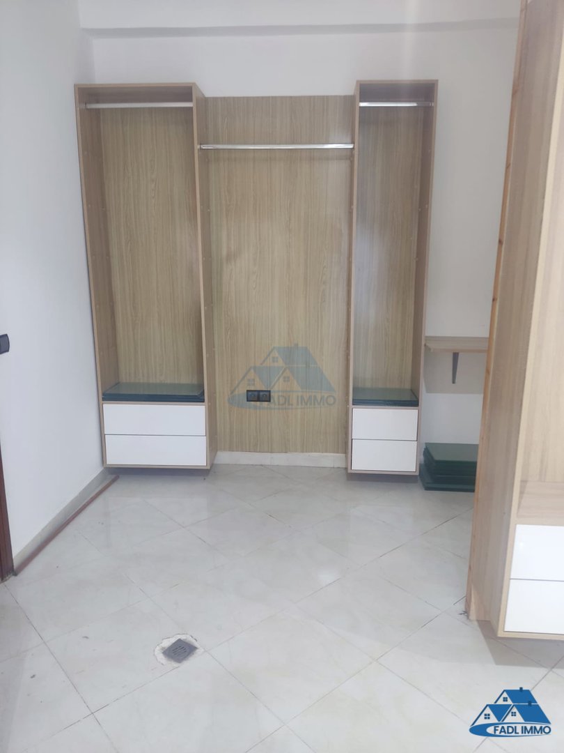 Bureau à louer avec terrasse au premier étage - Photo 11