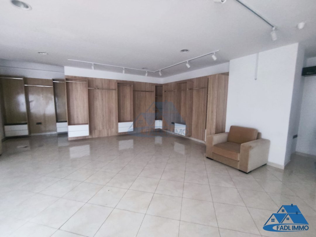 Bureau à louer avec terrasse au premier étage - Photo 2