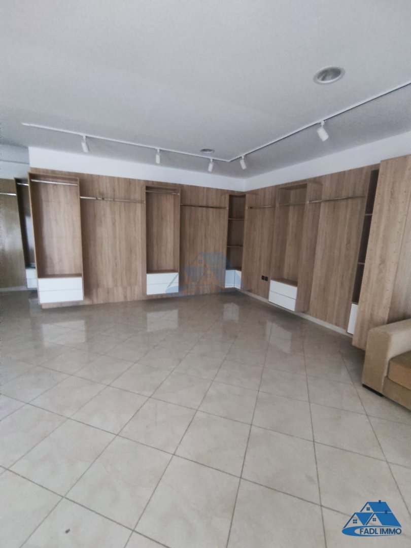 Bureau à louer avec terrasse au premier étage - Photo 3