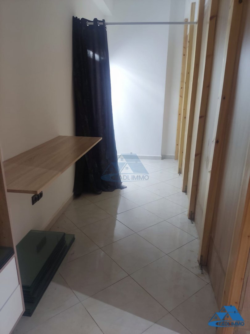 Bureau à louer avec terrasse au premier étage - Photo 8