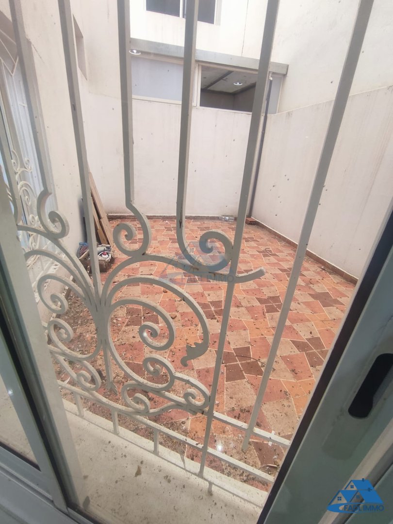 Bureau à louer avec terrasse au premier étage - Photo 9