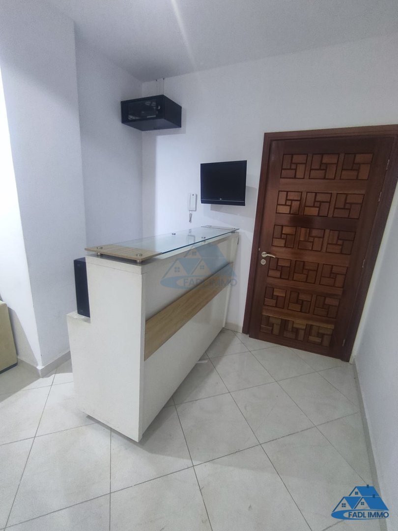 Bureau à louer avec terrasse au premier étage - Photo 12