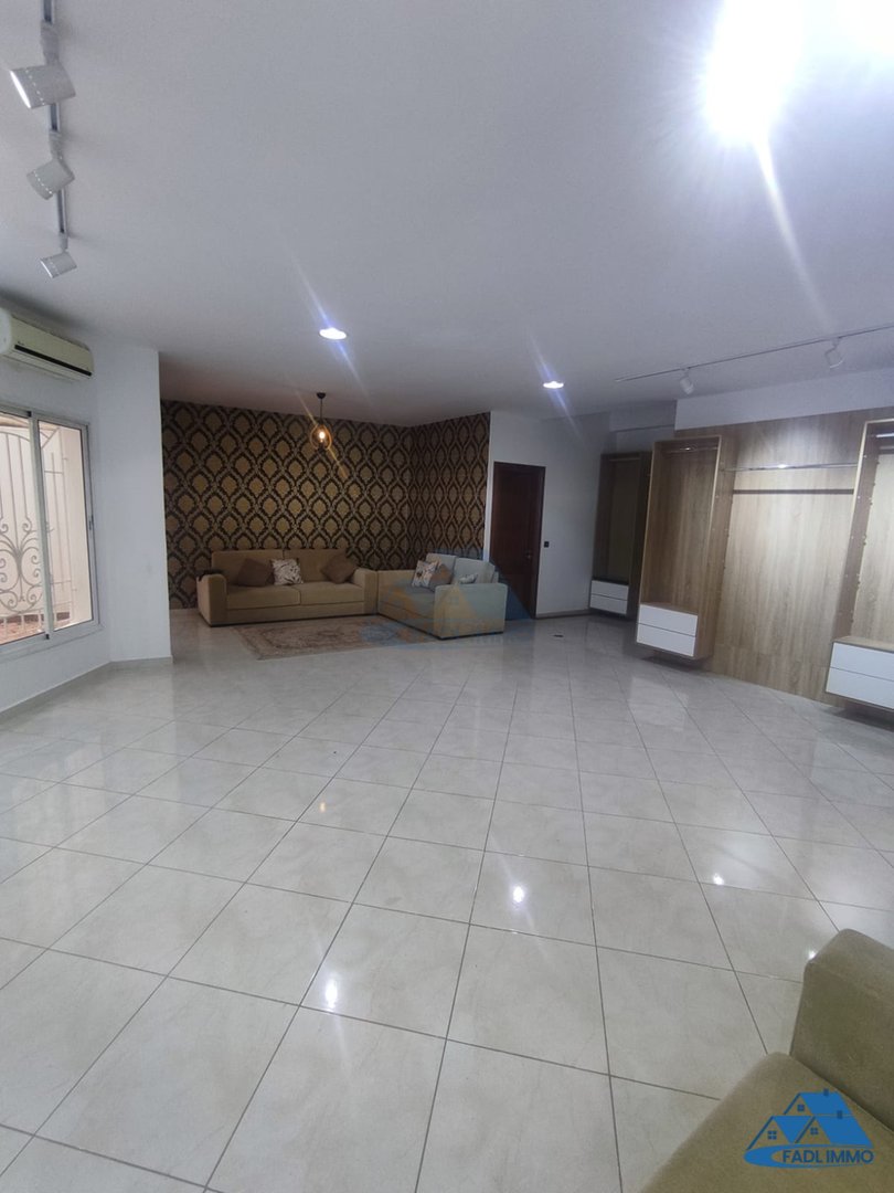 Bureau à louer avec terrasse au premier étage - Photo 4